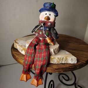 Jubilee Giftware Penguin Shelf Sitter Ornament Arctic Ice Fishing Figurine